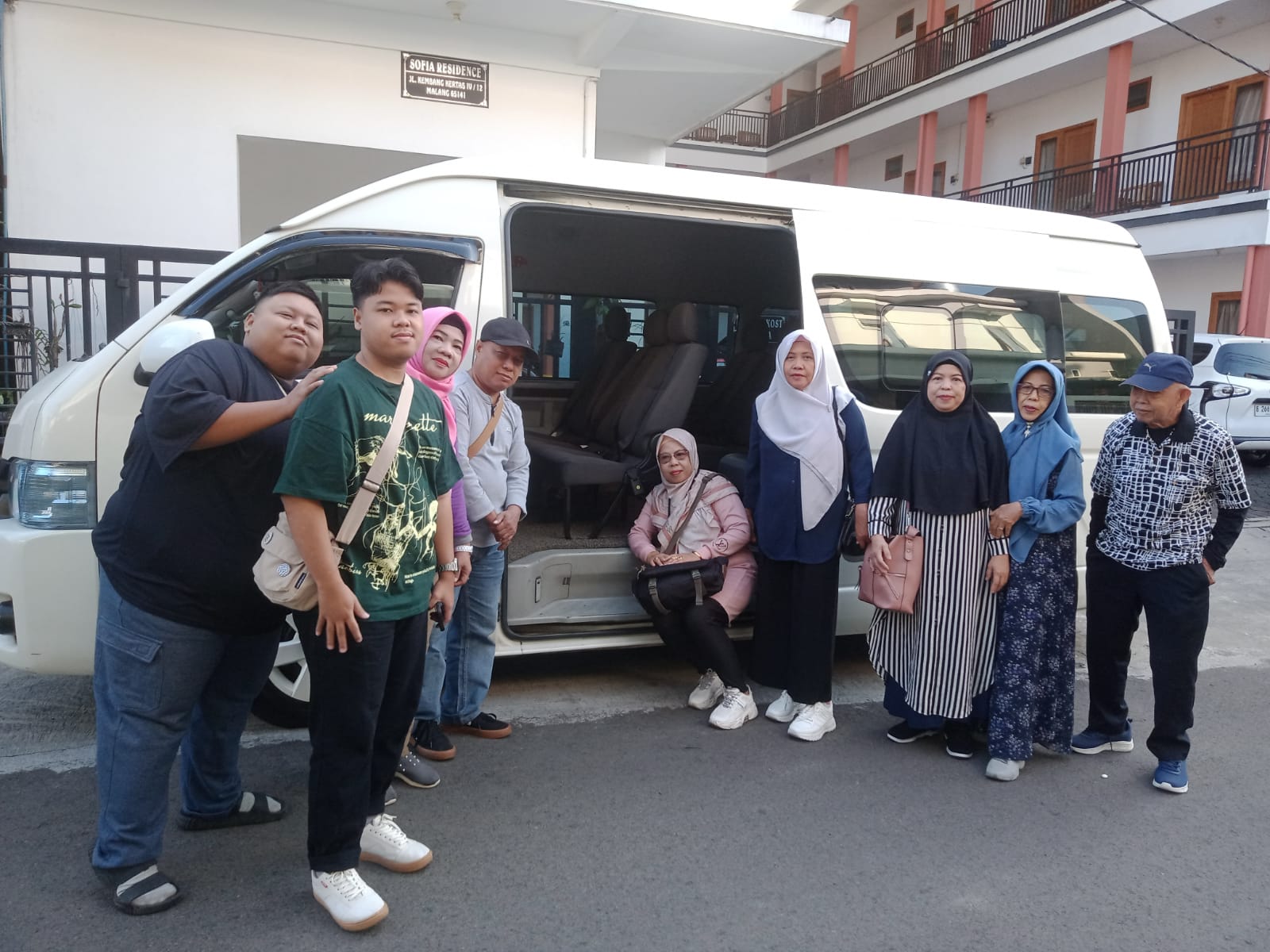 Sewa Mobil Malang Ajeg Trans